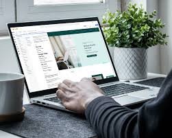 Comparing Website Builders vs Custom-Built Websites.